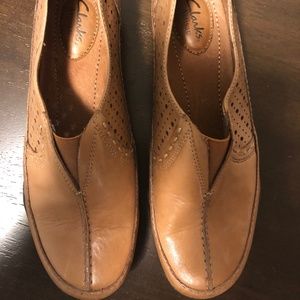Clarks 7.5 Tan Loafers